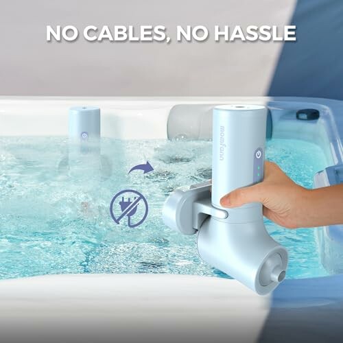 Cordless water jet device used in a spa pool.